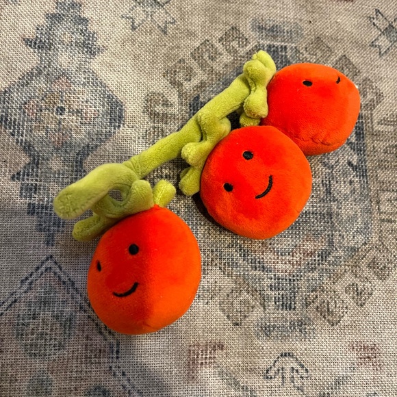 JellyCat Vivacious Vegetable Tomato On The Vine - Picture 3 of 4